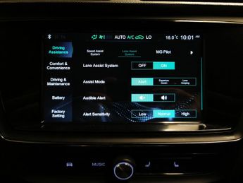 MG Mg5 61.1kWh Exclusive Long Range (156 ps) - HEATED LEATHER - LANE DE