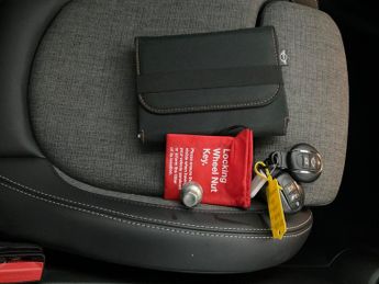 Mini Electric Hatch Cooper SE 32.6kWh Level 2 (184 ps) - 17IN ALLOYS - LED - REVERSE