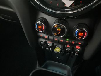 Mini Electric Hatch Cooper SE 32.6kWh Level 2 (184 ps) - 17IN ALLOYS - LED - REVERSE
