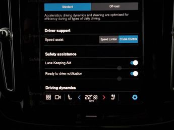 Volvo XC40 Recharge 69kWh Plus (231 ps) - KEYLESS ENTRY - AUTO PARK - LED