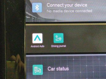 Volvo XC40 Recharge 69kWh Plus (231 ps) - KEYLESS ENTRY - AUTO PARK - LED