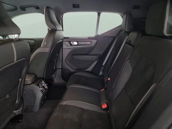Volvo XC40 Recharge 69kWh Plus (231 ps) - KEYLESS ENTRY - AUTO PARK - LED