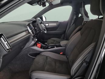 Volvo XC40 Recharge 69kWh Plus (231 ps) - KEYLESS ENTRY - AUTO PARK - LED