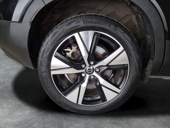 Volvo XC40 Recharge 69kWh Plus (231 ps) - KEYLESS ENTRY - AUTO PARK - LED