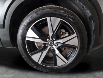 Volvo XC40 Recharge 69kWh Plus (231 ps) - KEYLESS ENTRY - AUTO PARK - LED