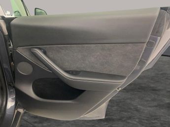 Tesla Model Y (Dual Motor) Long Range 4WDE (384 bhp) - LED - REVERSE CAM - NAV