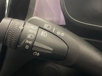 Volvo XC40 Recharge 69kWh Core (231 ps) - 19IN ALLOYS - BLUETOOTH - CRUISE