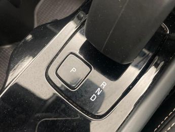 Volvo XC40 Recharge 69kWh Core (231 ps) - 19IN ALLOYS - BLUETOOTH - CRUISE