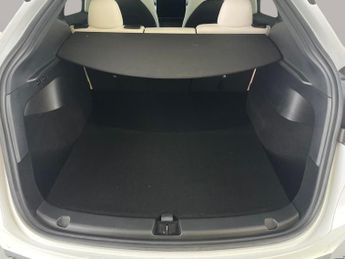 Tesla Model Y (Dual Motor) Long Range 4WDE (384 bhp) - REVERSE CAM - NAV - LEA