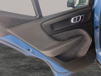 Volvo XC40 Recharge 69kWh Core (231 ps) - 19IN ALLOYS - BLUETOOTH - CLIMATE