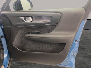 Volvo XC40 Recharge 69kWh Core (231 ps) - 19IN ALLOYS - BLUETOOTH - CRUISE