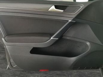Volkswagen Golf 1.5 TSI EVO SE Nav DSG (130 ps) - CAR-NET APP-CONNECT - PARK SEN
