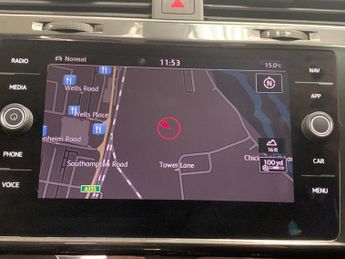 Volkswagen Golf 1.5 TSI EVO SE Nav DSG (130 ps) - CAR-NET APP-CONNECT - PARK SEN