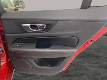 Volvo V60 2.0 D3 Momentum Pro (150 ps) - BLIND SPOT ASSIST