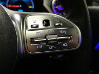 Mercedes-Benz EQA EQA 250 66.5kWh AMG Line (Premium) (190 ps) - HEATED SEATS - NAV