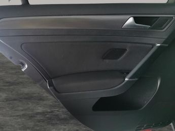 Volkswagen Golf 1.5 TSI EVO SE Nav DSG (130 ps) - LED - BLUETOOTH - PARK SENSORS