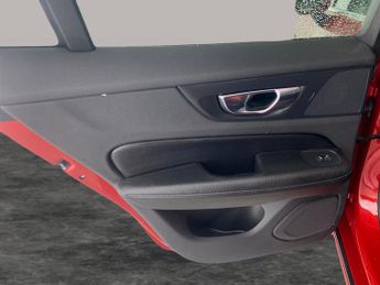 Volvo V60 2.0 D3 Momentum Pro (150 ps) - BLIND SPOT ASSIST