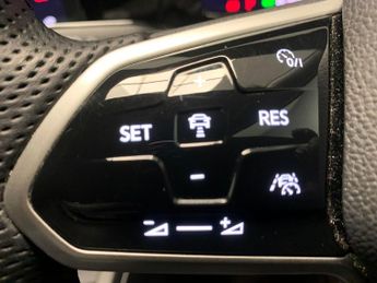 Volkswagen Golf 2.0 TSI GTI DSG (245 ps) - DIGITAL DASH - PADDLE SHIFT - PARK SE