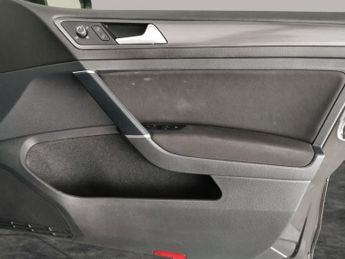 Volkswagen Golf 1.5 TSI EVO SE Nav DSG (130 ps) - CAR-NET APP-CONNECT - PARK SEN