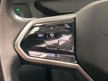 Volkswagen ID.3 Pro 58kWh Life (145 ps) - HEATED SEATS - HEATED STEERING