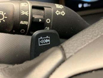 Hyundai Kona 64kWh Premium (10.5kW Charger) (204 ps) - HEATED SEATS - HEATED 