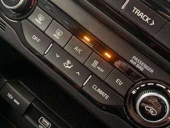 Kia Niro 39kWh 2 (134 bhp) - PADDLE SHIFT - 17IN ALLOYS - AIR CON