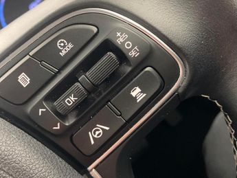 Kia Niro 39kWh 2 (134 bhp) - PADDLE SHIFT - 17IN ALLOYS - AIR CON