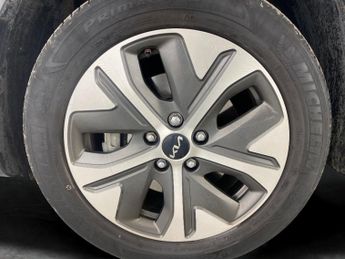 Kia Niro 39kWh 2 (134 bhp) - PADDLE SHIFT - 17IN ALLOYS - AIR CON