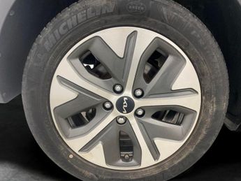 Kia Niro 39kWh 2 (134 bhp) - PADDLE SHIFT - 17IN ALLOYS - AIR CON