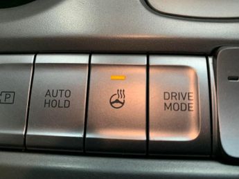 Hyundai Kona 64kWh Premium (10.5kW Charger) (204 ps) - HEATED SEATS - HEATED 