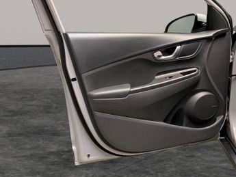 Hyundai Kona 64kWh Premium (10.5kW Charger) (204 ps) - HEATED SEATS - HEATED 