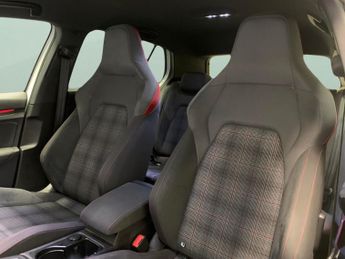 Volkswagen Golf 2.0 TSI GTI DSG (245 ps) - DIGITAL DASH - PADDLE SHIFT - PARK SE