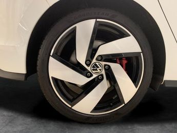 Volkswagen Golf 2.0 TSI GTI DSG (245 ps) - DIGITAL DASH - PADDLE SHIFT - PARK SE