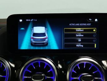 Mercedes-Benz EQA EQA 250 66.5kWh AMG Line (Premium) (190 ps) - HEATED SEATS - NAV