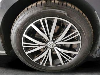 Volkswagen Golf 1.5 TSI EVO SE Nav DSG (130 ps) - CAR-NET APP-CONNECT - PARK SEN