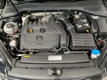 Volkswagen Golf 1.5 TSI EVO SE Nav DSG (130 ps) - CAR-NET APP-CONNECT - PARK SEN