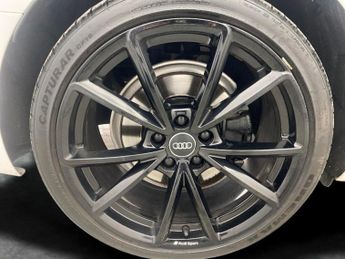 Audi A4 2.0 TFSI 35 Black Edition S Tronic (150 ps) - DRIVING MODES - EL