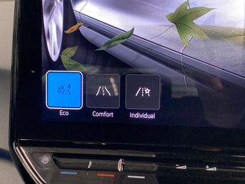 Volkswagen ID.3 Pro 58kWh Life (145 ps) - HEATED SEATS - HEATED STEERING