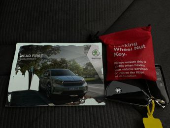 Skoda Enyaq 62kWh 60 (179 ps) - PARKING PACKAGE - COMFORT SEAT PACK - FAMILY