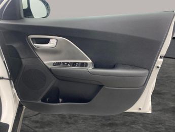 Kia Niro 39kWh 2 (134 bhp) - PADDLE SHIFT - 17IN ALLOYS - AIR CON