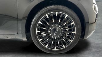 Fiat 500e 42kWh La Prima (118 ps) - SPEED LIMIT RECOG - AIR CON - KEYLESS