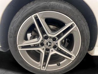 Mercedes-Benz CLA 1.3 CLA180 AMG Line Coupe 7G-DCT (136 ps) - LED - NAV - HEATED S