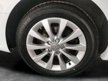 Audi A6 Saloon 2.0 TDI ultra SE Executive S Tronic (190 ps) - DAB - XENONS - BL