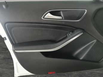 Mercedes-Benz GLA 1.6 GLA200 SE 7G-DCT (156 ps) - BLUETOOTH - KEYLESS-GO - DRIVING