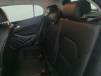 Mercedes-Benz GLA 1.6 GLA200 SE 7G-DCT (156 ps) - BLUETOOTH - KEYLESS-GO - DRIVING
