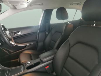 Mercedes-Benz GLA 1.6 GLA200 SE 7G-DCT (156 ps) - BLUETOOTH - KEYLESS-GO - DRIVING