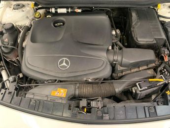 Mercedes-Benz GLA 1.6 GLA200 SE 7G-DCT (156 ps) - BLUETOOTH - KEYLESS-GO - DRIVING