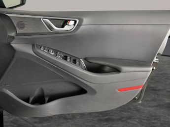 Hyundai Ioniq 38.3kWh Premium (136 ps) - REVERSE CAM - NAV - HEATED SEATS