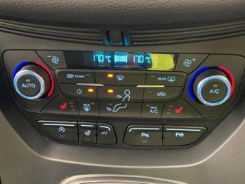 Ford Kuga 2.0 TDCi ST-Line X Powershift AWD (180 ps) - AUTO PARK - LED - R