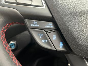 Ford Kuga 2.0 TDCi ST-Line X Powershift AWD (180 ps) - AUTO PARK - LED - R